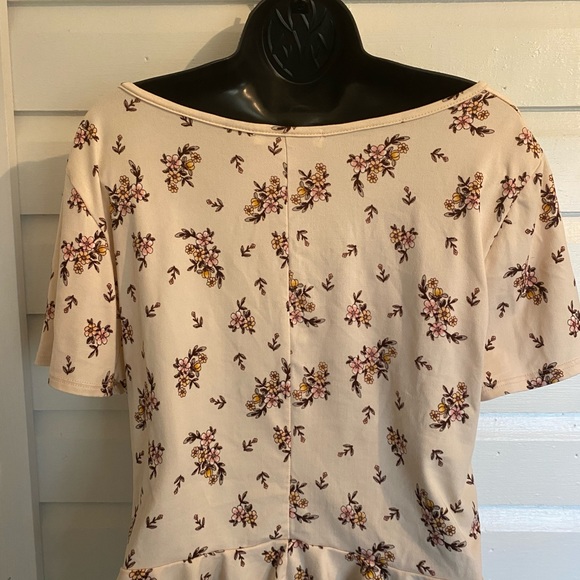 Top - Picture 2 of 2